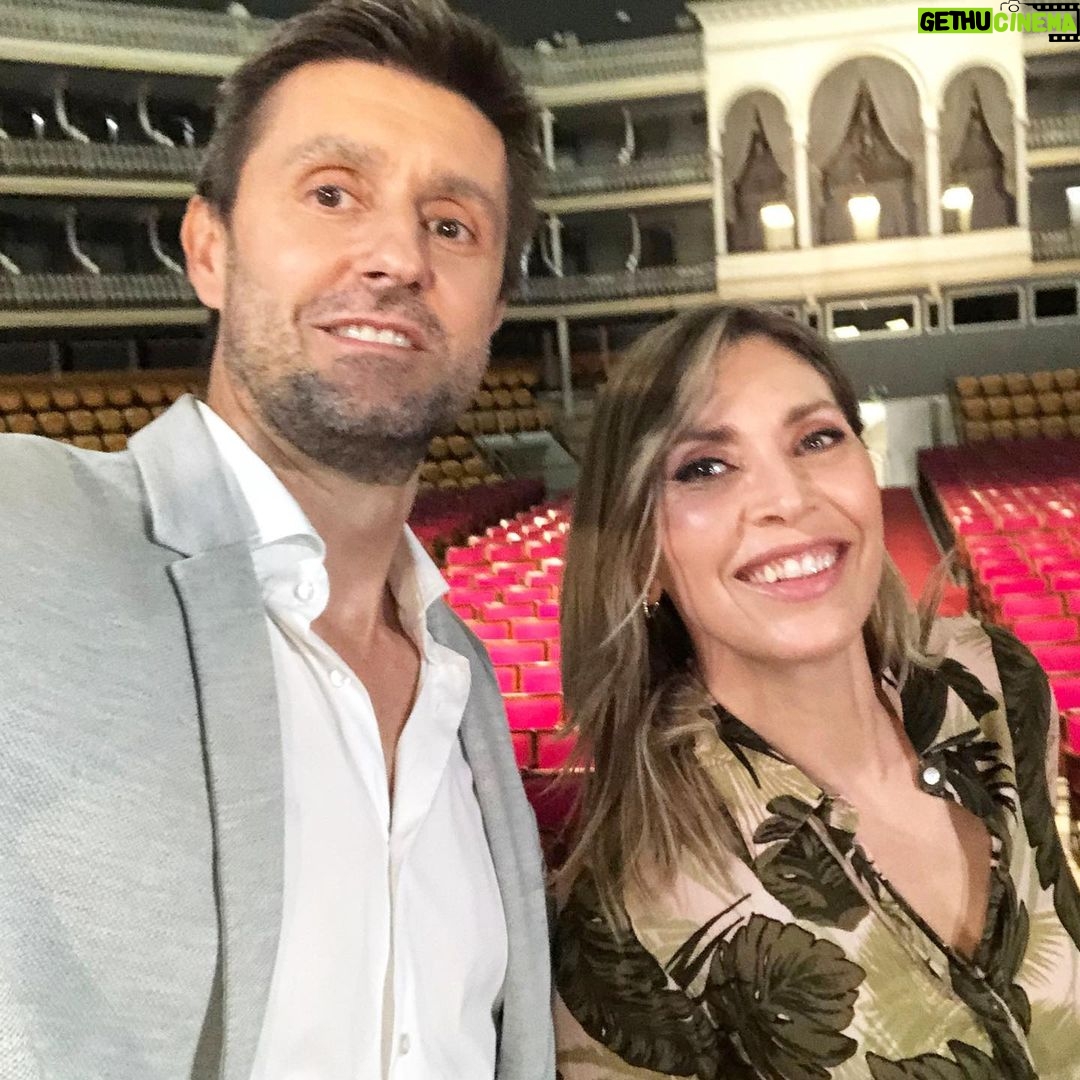 Clara de Sousa Instagram - Obrigada @daniel__oliveira. Está tudo bem. Confia. 😉 Amanhã é só “vir dali para aqui”. 🙏😅 #globosdeouro2021 #coliseudosrecreios #naotropecesnovestidonemnaspalavras Coliseu dos Recreios