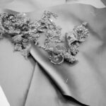 Clara de Sousa Instagram - O @joao_rolo_couture já escolheu o tecido, as aplicações, o corte do vestido que irei usar nos Globos de Ouro. Ganha cor a 3 de outubro… na cerimónia televisiva mais esperada do ano! 😍 #ovestidoparaosglobos #onedresstoimpress #globosdeouro2021 #globos25anos #sic #joaorolocouture João Rôlo Couture