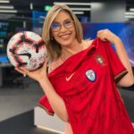 Clara de Sousa Instagram - Vamos com tudo! Obrigada Luís Marques Mendes! Obrigada à FPF @portugal e aos jogadores da seleção pelas ofertas! Para vibrar ao máximo já a partir de terça-feira no #hungriavsportugal. #vamoscomtudo #vamosaissorapazes #portugalnoeuro2020 #somoscampeoes Sic Sociedade Independente De Comunicação, SA