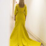 Clara de Sousa Instagram - Depois de mais uma noite memorável e já com energias repostas, quero agradecer a todos os que cuidaram da minha imagem para a 27ª Gala dos Globos de Ouro. Ao @nunobaltazarstudio pelo vestido incrível cheio de luz e boa energia 💛, ao @luisonofreofficial que mais uma vez este ano garantiu o conforto e a beleza dos meus pés 💜, ao @leonel_simoes_ e @elsa_martinho que se entregaram de corpo e alma aos meus cabelos e ao meu rosto e finalmente à @luisarosasjewellery pelas jóias. Quem tratou de toda esta organização, pensando no styling exigido para mais estes Globos, foi a incansável @helenacarmona5 que começou com bastante tempo de antecedência a tratar do grande dia. Foi mais uma vez um privilégio. Muito obrigada!!! ❤️ Fotos do @ruivalido #globosdeouro2023 #noitemagica #noiteunica #sic