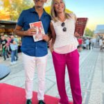 Clara de Sousa Instagram - Ontem na @feiradolivrodelisboa a partilhar o espaço da @leya_portugal com o jornalista @albertommiranda. Eu com o livro dele #asdezmonarquiasdaeuropa e ele com a reedição do meu 1° livro #aminhacozinha que há muito estava esgotado. Foi uma tarde óptima com uma belíssima e até emotiva sessão de autógrafos. 💖 Obrigada a todos os que lá estiveram! #feiradolivrodelisboa2022 #leya #publicacoesdomquixote Feira do Livro de Lisboa