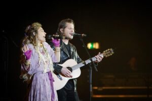 Clare Bowen Instagram - We love you London! 🌈🥰✨ Let’s rock it out again TONIGHT! 🩵✨

📷 @christiegoodwin 

#NashvilleReunionTour #nashville #americana #tourlife #ukyour #clarebowen #london