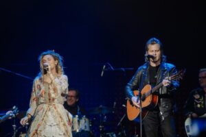 Clare Bowen Instagram - 💜GLASGOW💜 See you TONIGHT & TOMORROW at @secglasgow There are just a handful of tickets left for tonight’s show - you can find them at nashvillereuniontour.com! 🎟️ We can’t wait to start the engines on this tour with you again in Scotland. So get your dancing boots on. It’s finally party time.. 🥳✨

📷 @catherinepowell

#nashvillereuniontour #nashville #countrymusic #ontheroadagain #uktour #glasgow #secarmadillo