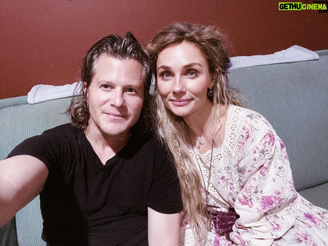 Clare Bowen Instagram - ❤️ATLANTA!❤️ See you TONIGHT at @centerstageatl with @sean_mcconnell and the circus! 🎪✨ Tonight is the second last show of this run and we’re not ready for it to end dangit. 🚌💕✨ Link in bio to join the fun! 🖤✨ #altanta #georgia #vinyl #seanmcconnell #brandonrobertyoung #clarebowen #tourlife #americana #nashville #duo #livemusic Center Stage - The Loft - Vinyl