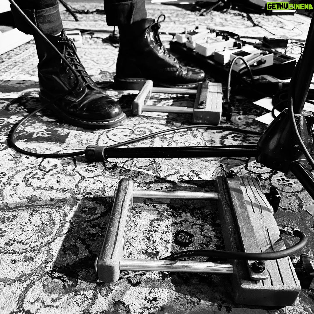Clare Bowen Instagram - Massive gratitude to Paul at @porchboard for getting our new stomper out to Nashville in time for us to bring the her on the road. She little, but she loud. Thanks so much, Paul! π€β¨ #porchboard #stomp #micro #bowenyoung #clarebowen #brandonrobertyoung #americana #livemusic #dallas #nashville The Kessler