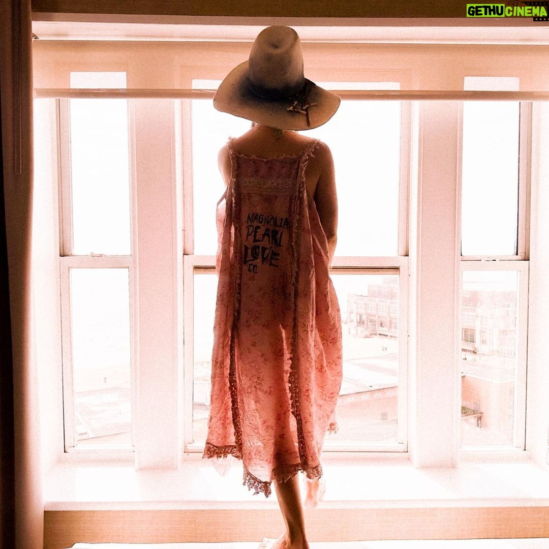 Clare Bowen Instagram - Asbury Park + @magnoliapearlclothing ππβ¨ #thestonepony #asburypark #clarebowen #bowenyoungofficial #magnoliapearl #beach #boardwalk #sun #summer #pink #slowfashion #americana Asbury Park, New Jersey