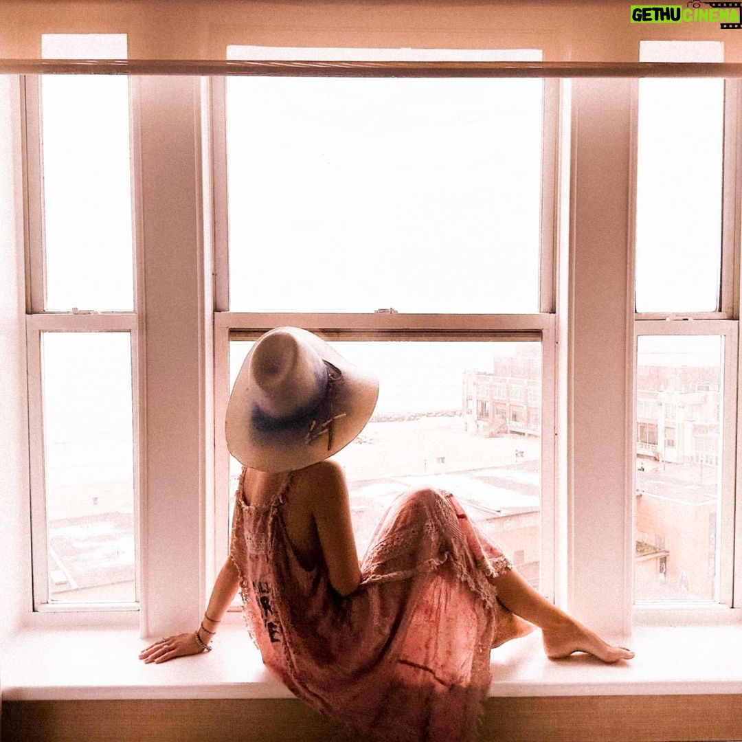 Clare Bowen Instagram - Asbury Park + @magnoliapearlclothing ππβ¨ #thestonepony #asburypark #clarebowen #bowenyoungofficial #magnoliapearl #beach #boardwalk #sun #summer #pink #slowfashion #americana Asbury Park, New Jersey