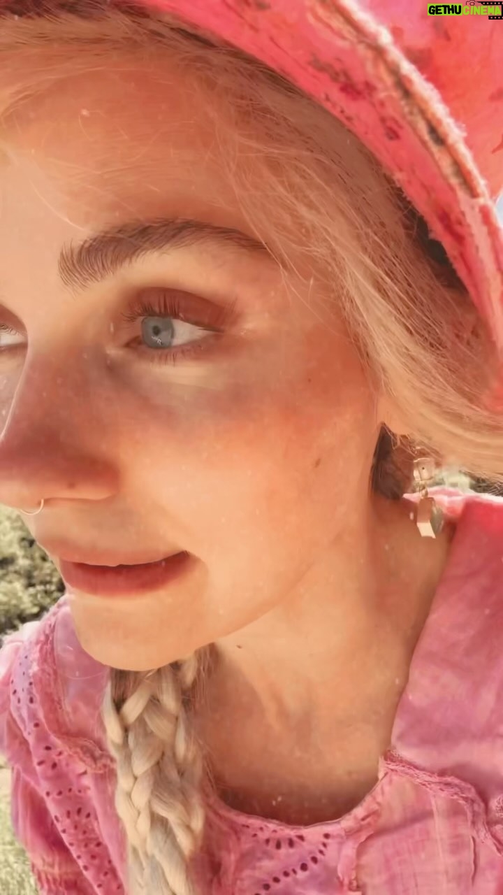 Clare Bowen Instagram - There are still regular tickets left for @thetriffid show in Brisbane, even though the VIP experience has sold out! βΊοΈ VIP AND regular tickets are still available for Wollongong, Tamworth & Sydney. Newcastle is totally sold out. π See you TOMORROW NIGHT at the @factory_theatre, SYDNEY, where you can still get tickets, and I have in fact never mopped the floor.* * Probably. Link in bio. π€ π© π @magnoliapearlclothing π #countrymusic #americana #cinematicamericana #acoustic #bowenyoung #brandonrobertyoung #clarebowen #nashville #magnoliapearl #altcountry #tour #douevenmoptho? #soldout Dharawal Country