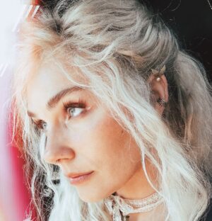 Clare Bowen Instagram - HEY AUSTRALIA! Have you downloaded WORLD BRAND NEW yet? Go grab it at the link in my bio and tell me what you think. 🤍 

See you in VICTORIA in a couple days! 🌀🫧

#newsingle #americana #bowenyoung #clarebowen #brandonrobertyoung #mikkyekko #countrymusic #worldbrandnew #foreverbowenyoung #nashville #victoria #geelong #castlemaine #melbourne #tourlife #newmusic