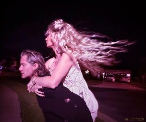 Clare Bowen Instagram - ✨🦘VICTORIA!🦘✨ Our intimate acoustic tour with @timothyjamesbowen and @imogenclarkmusic starts THIS WEEK and you’re first on the list! 🥰 We’ll be in GEELONG January 12, MELBOURNE January 13, and CASTLEMAINE January 14!  There are still a few tickets available, so act fast and we’ll see you there!  Ticket link in bio. 🎉💕✨

PS> We have more news for you - tell you tomorrow. 🎶🫧

Big love,

BOWEN * YOUNG

📷 Eric Barber

#tour #australia #nashville #acoustic #victoria #americana #countrymusic #duo #couple #piggyback #love #bowenyoung #clarebowen #brandonrobertyoung #magnoliapearl #allsaints #timothyjamesbowen #imogenclark
