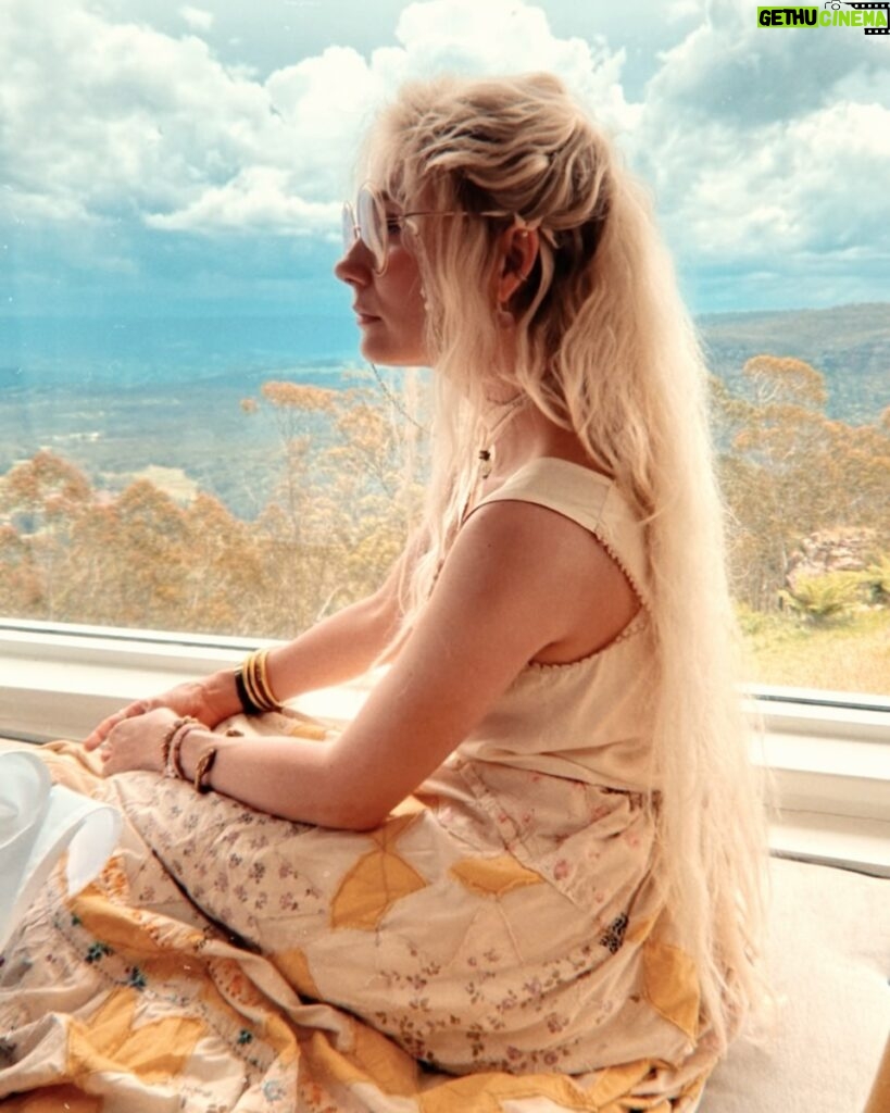 Clare Bowen Instagram - Bowen perched for high tea featuring @magnoliapearlclothing, a @harlowlovesdaisyofficial restoration slip, and a simply dreadful view. 🫖✨ The AUS tour is looming. Do you have your tickets yet? Link in bio! 🩵✨ 📷 @brandonrobertyoung #hightea #hydromajestic #bluemountains #magnoliapearl #harlowlovesdaisy #bowenyoung #clarebowen #livemusic #tour #americana #love #darjeeling Hydro Majestic Hotel