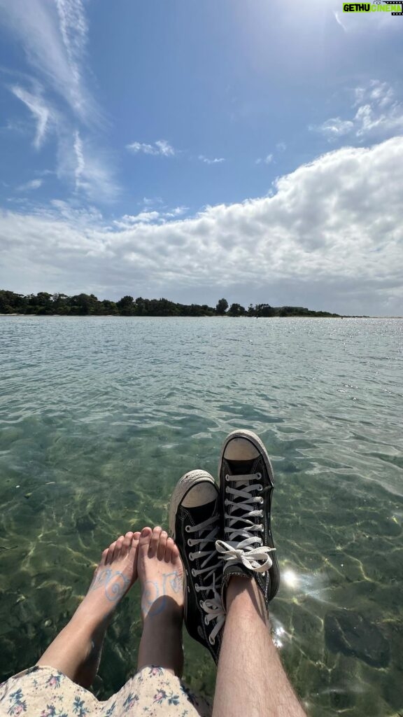 Clare Bowen Instagram - Hello, Australia. 🩵 It’s really, really, REALLY bloody good to be back. 🌊💕✨ #minnamurra #australia #nashville #bowenyoung #clarebowen #brandonrobertyoung #holiday #ocean #river #magnoliapearl #love #home #americana #countrymusic Minnamurra River
