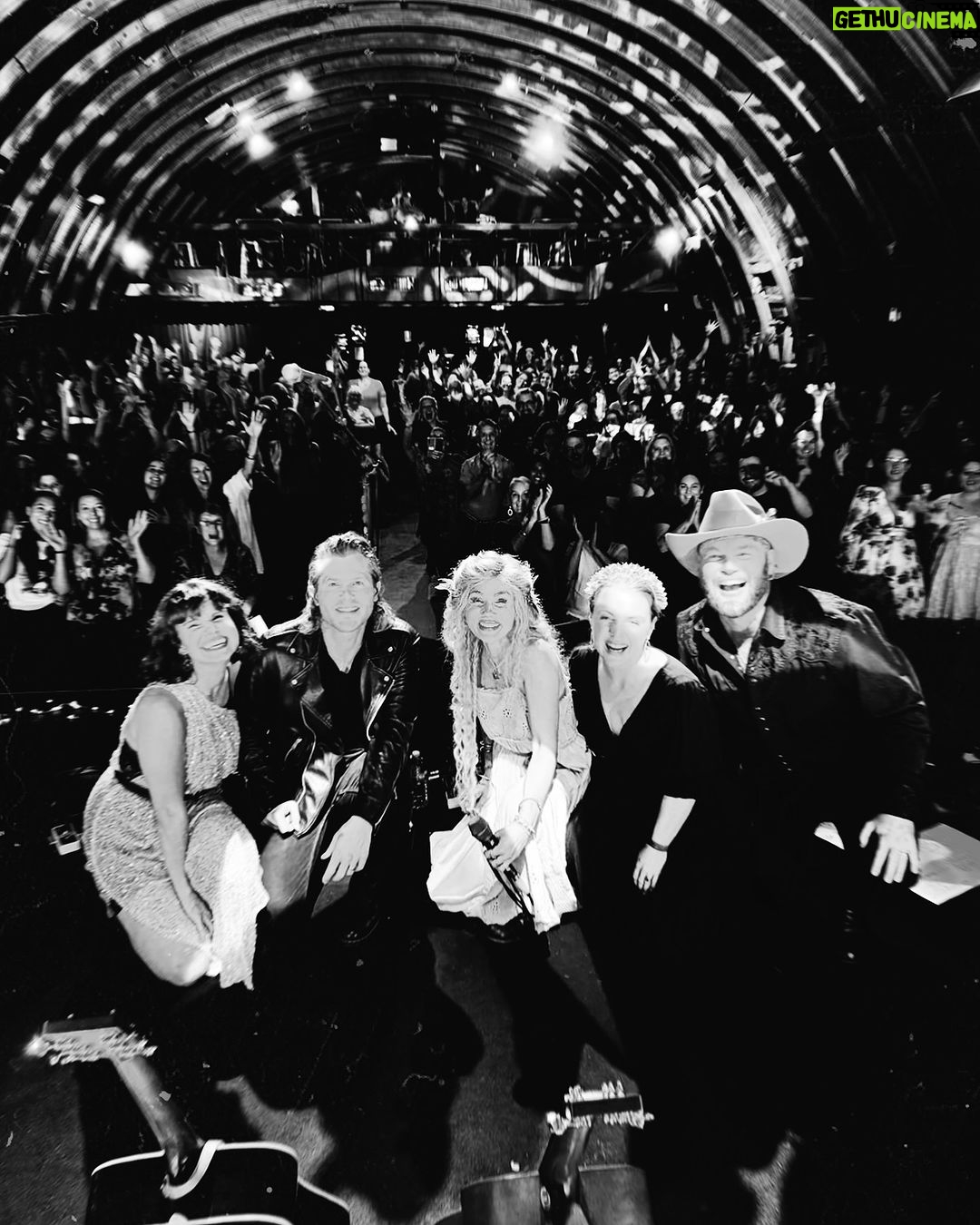 Clare Bowen Instagram - Aaaand that’s a wrap. Rude. Don’t panic. More shortly. What was your favourite moment of this tour? 🤍 📷 @misterjeremydylan 💕✨ #americana #bowenyoung #timothyjamesbowen #imogenclark #pottsentertainment #brandonrobertyoung #allsaints #clarebowen #magnoliapearl #harlowlovesdaisy #shydragonflyjewels #countrymusic #altcountry #livemusic #family #friends #worldbrandnew #emotionalsupportcactus #nashville #australia Dharawal Country
