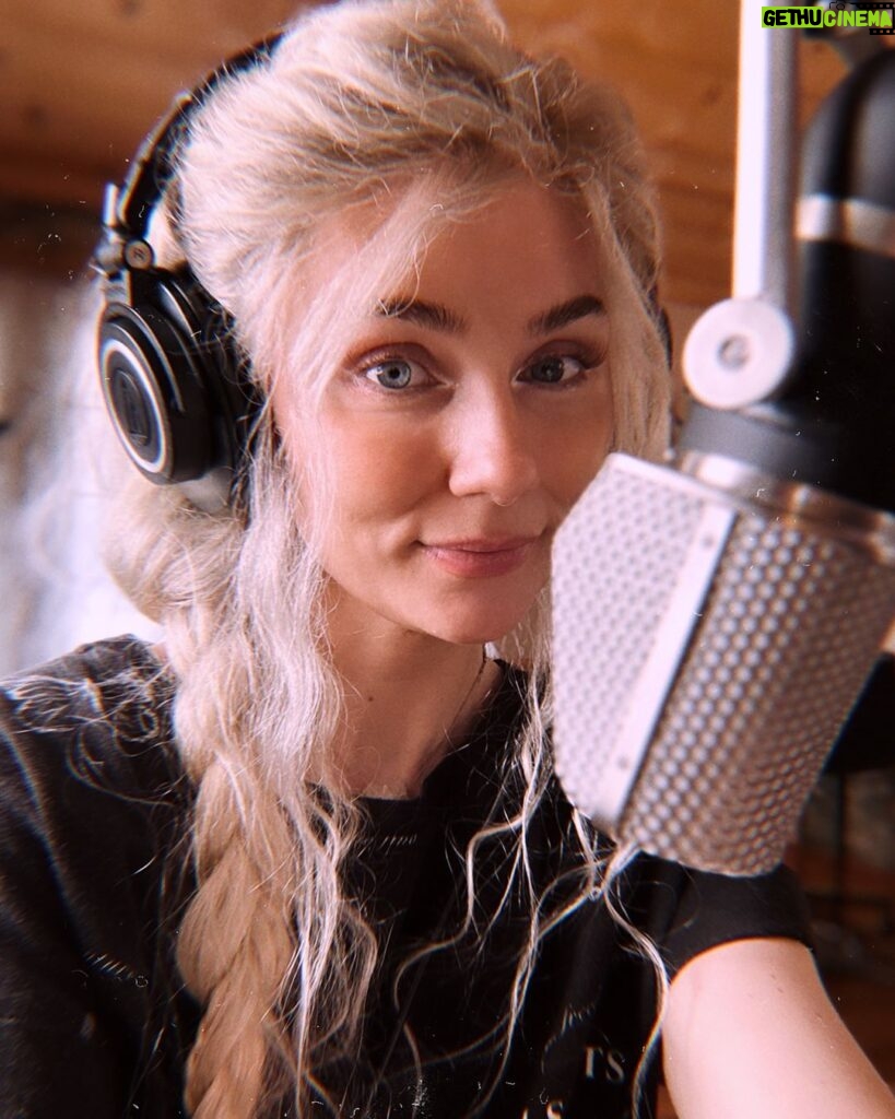Clare Bowen Instagram - Squeezing every last moment out of 2023 in Nashville. 🩵 See you soon, Australia. 🥹💕✨ Can you guess what we’re recording? 🤭✨ #newmusic #cover #acoustic #us #bowenyoung #clarebowen #brandonrobertyoung #americana #countrymusic #nashville #australia #recordingstudio #love #surprise #tour Nashville, Tennessee