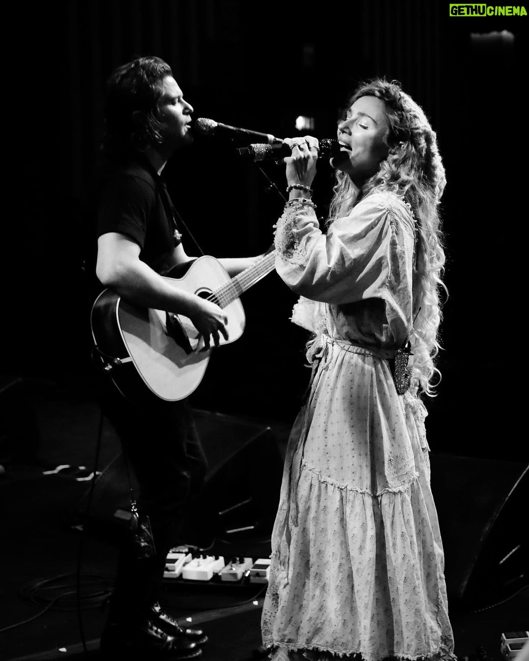 Clare Bowen - 1.1K Likes - ✨♥️ AUSTRALIA! ♥️✨ WE’RE COMING HOME! ⭐️✨ We’ll announce tour dates next week, and CANNOT WAIT to see you! 🦘💕✨ Subscribe to our newsletter for updates on shows, new music and more! This is gunna be a special one. ⭐️✨ Subscribe link in bio✨
📷 @christiegoodwin
#australia #bowenyoungtour #tour #auatraliantour #menatwork #downunder #americana #songwriters #ontheroadagain #clarebowen #brandonrobertyoung