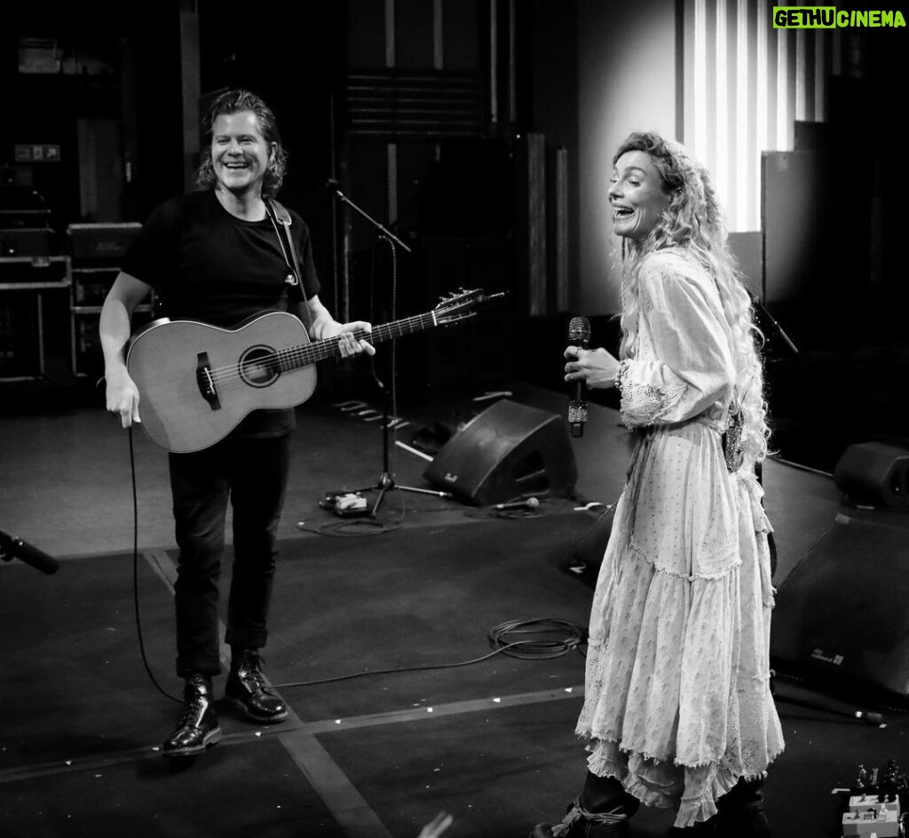 Clare Bowen Instagram - Rehearsal. Whatever happened here it’s @howlinformydarlin, @johndymond, @garyfcraig & @andylucasmusic’s fault. 🤪✨ 📷 @christiegoodwin 🧵 @magnoliapearlclothing + @allsaints #nashvillereuniontour #nashville #london #colinlinden #theband #funny #lol #magnoliapearl #allsaints #rehearsal #livemusic #countrymusic #americana #duo #love #couple #bowenyoung #clarebowen #brandonrobertyoung #therottingmatadors #takamine #laugh #blackieandtherodeokings London, Unιted Kingdom