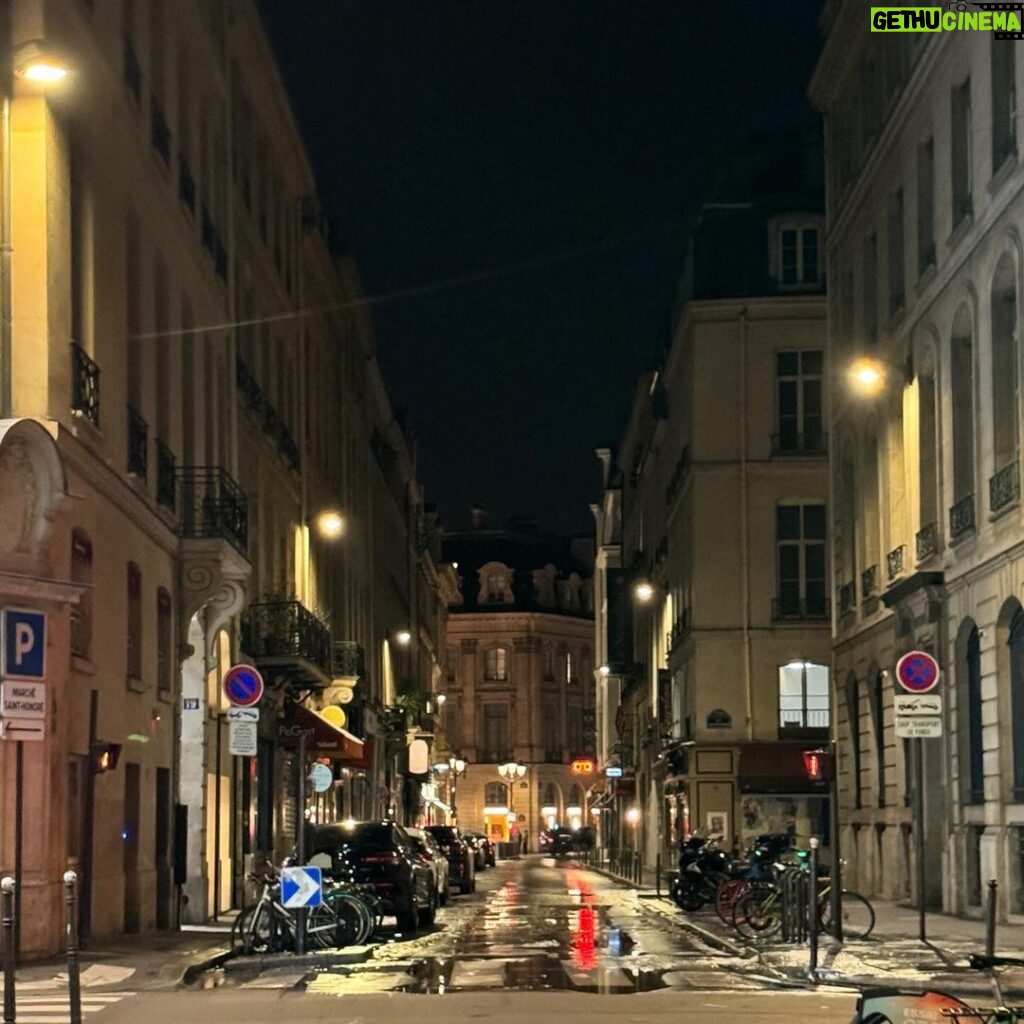 Clark Backo Instagram - 40 hours in Paris begs la question: bonnet ou béret?