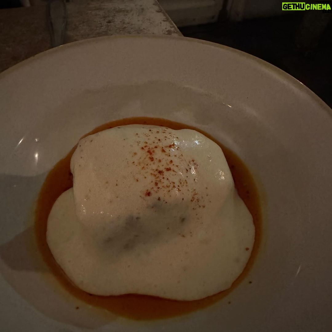 Clark Backo Instagram - 40 hours in Paris begs la question: bonnet ou béret?