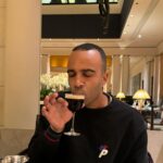 Clark Backo Instagram - 40 hours in Paris begs la question: bonnet ou béret?