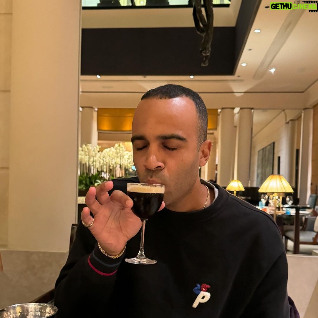Clark Backo Instagram - 40 hours in Paris begs la question: bonnet ou béret?