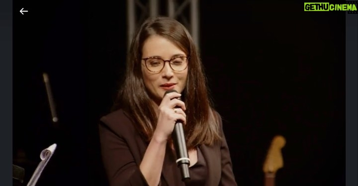 Claudia Gusmano - 0.9K Likes - Mi hanno dato il premio 91025 nella mia città. Sono molto contenta di poterlo condividere. È un abbraccio che ci voleva. Grazie a tutti 😊