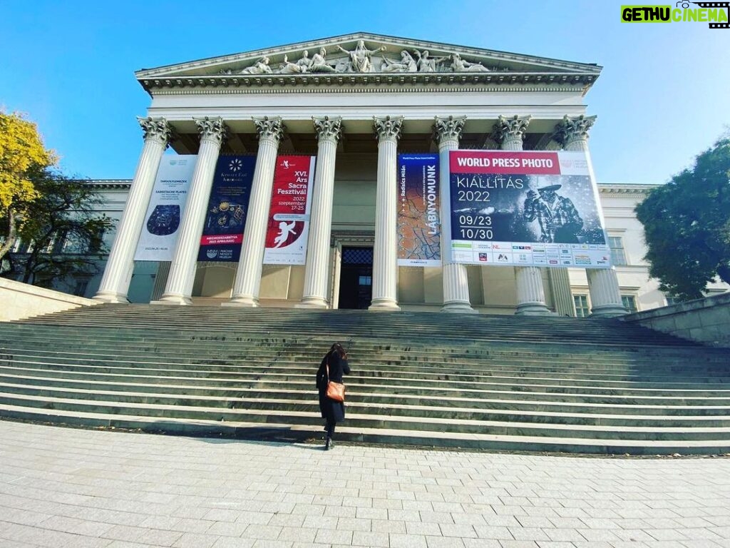 Claudia Gusmano Instagram - 18 anni e mezzo sono stata a Budapest, sognavo di fare l’attrice. Oggi sono tornata a presentare insieme a @themartasav al Mittelcinemafest “Primadonna” ❤. Grazie per l’ospitalità, l’affetto, le domande, la presenza. È stato bellissimo.