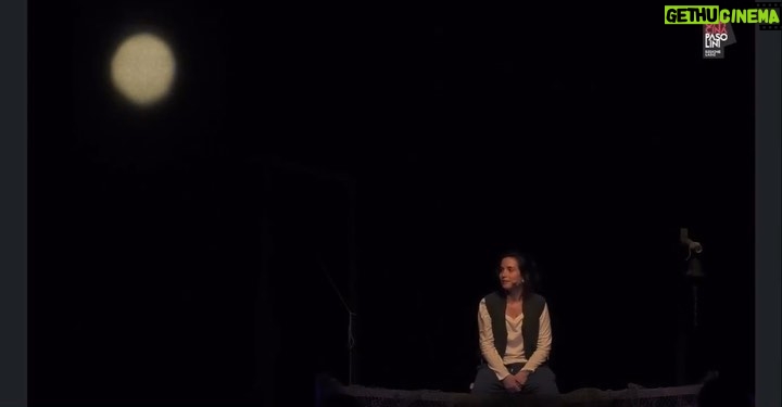 Claudia Gusmano Instagram - Un estratto di una replica di Mozza ad Officina Pasolini per ricordarvi che dal 27 al 29 Ottobre alle 20.30 sarò di nuovo in scena a Roma con il mio monologo al teatro @fortezzaest in Via Francesco Laparelli 62. Per prenotare Prenotazionifortezzaest@gmail.com o Whatsapp 329 8027943. Mozza di e con 🙋🏻♀️ Musiche @ermannododaro Luci @manuelmolinu Se potete aiutateci a condividere e a spargere la voce. Vi aspettiamo ❤️