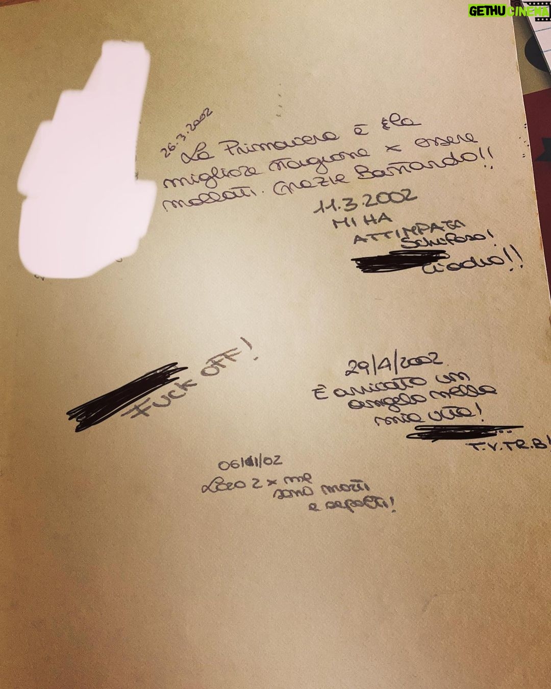 Claudia Gusmano Instagram - Appunti liceali ❤️ Consapevolezze, spunti di riflessione, reflusso emotivo, cuori spezzati ma soprattutto sempre Drama Queen… senza rancore 😂. 2002-2003