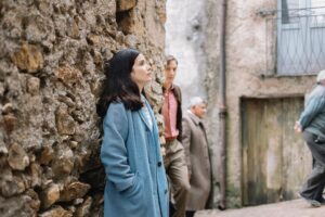 Claudia Gusmano Instagram - Stasera ci sarà la prima del film Primadonna di Marta Savina al BFI di Londra e anche io vedrò Lia per la prima volta. Credo nella forza della condivisione e dell’amore, diteci tanta merda e mandateci pensieri bellissimi se potete.  Siamo sold out ❤️Prodotto da @caprientertainment coproduzione con la Francia #MedsetFilm, in associazione con @tenderstories_ _ in collaborazione con @rai_cinema , @visionfilmdistribution , @skyitalia e uscirà prossimamente al cinema distribuito da @europictures_ _.  @themartasav @virgivalsecchi @britishfilminstitute @fabrizioferracane @manuela_ventura @dario_el_hombre @fra_colella @thony_fothony @francesco_giulio_cerilli @paolo_pierobonofficial @maziarfirouzi @ivangiambi @gaetano_aronicaactor @gioe_mario @maxilsanto @claudio.zappala ph @_giuliafassina ❤️