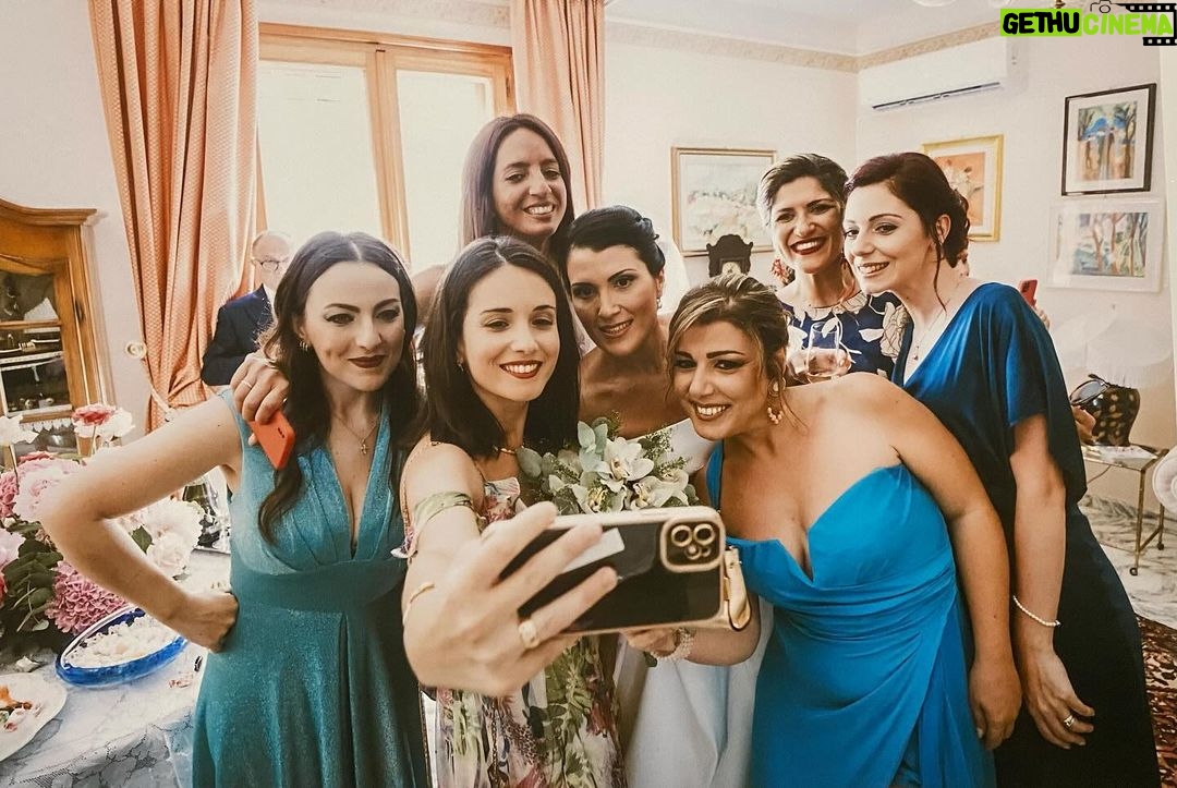 Claudia Gusmano - 1.2K Likes - Celebro anche matrimoni, per info scrivetemi in privato
😂❤️
@laurams.p @madness0db
Ph @lucastabileph