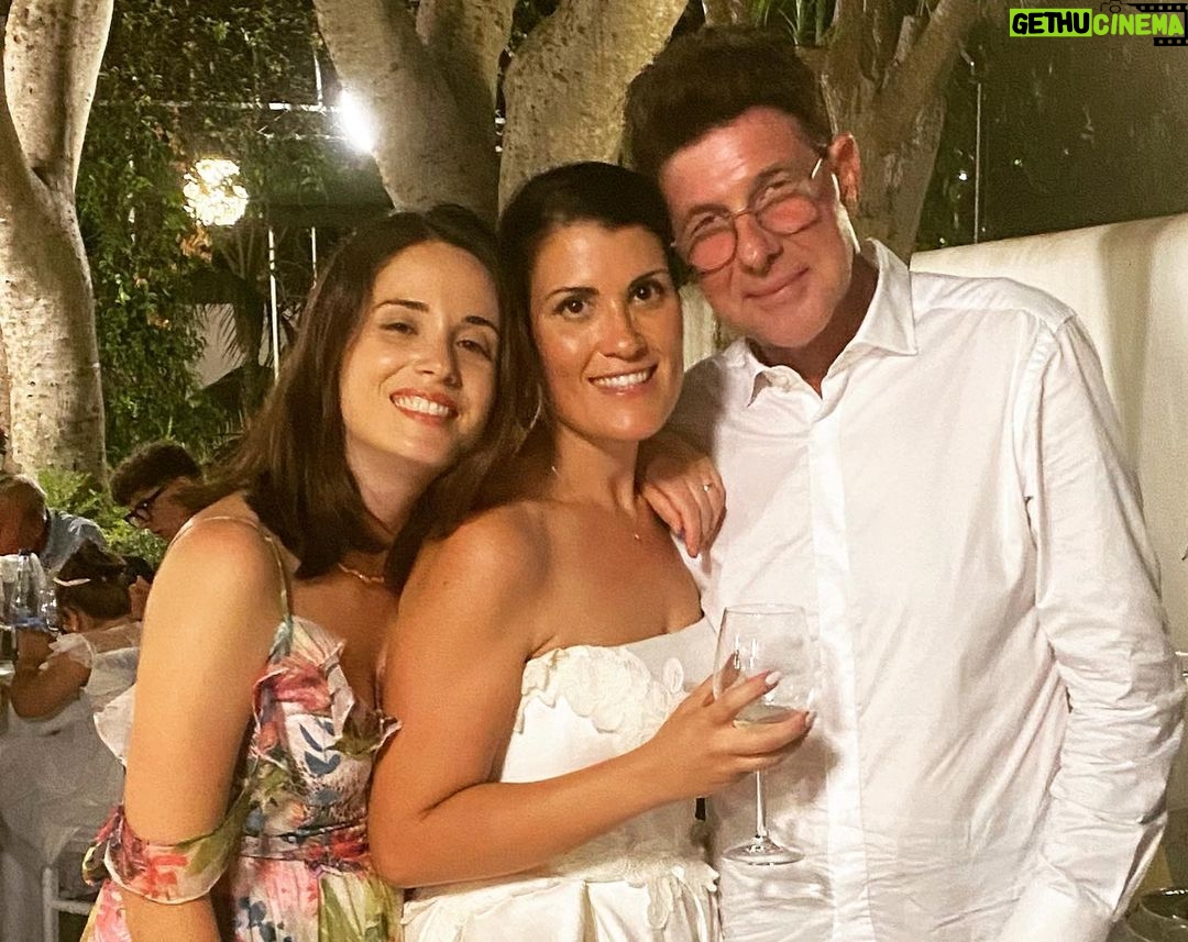 Claudia Gusmano - 1.2K Likes - Ho sposato i miei amici del cuore, è uno dei giorni più belli della mia vita! Quando sono andati via da Roma ho capito subito che avremo fatto cose bellissime insieme, questa è la più bella. Grazie amici miei per il vostro amore.