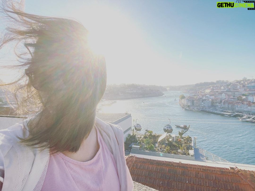 Claudia Gusmano - 1.9K Likes - Quando fai la tua prima vacanza da sola, scopri che sei felice e allora decidi di farti una foto da sola… no anzi due ❤️😂