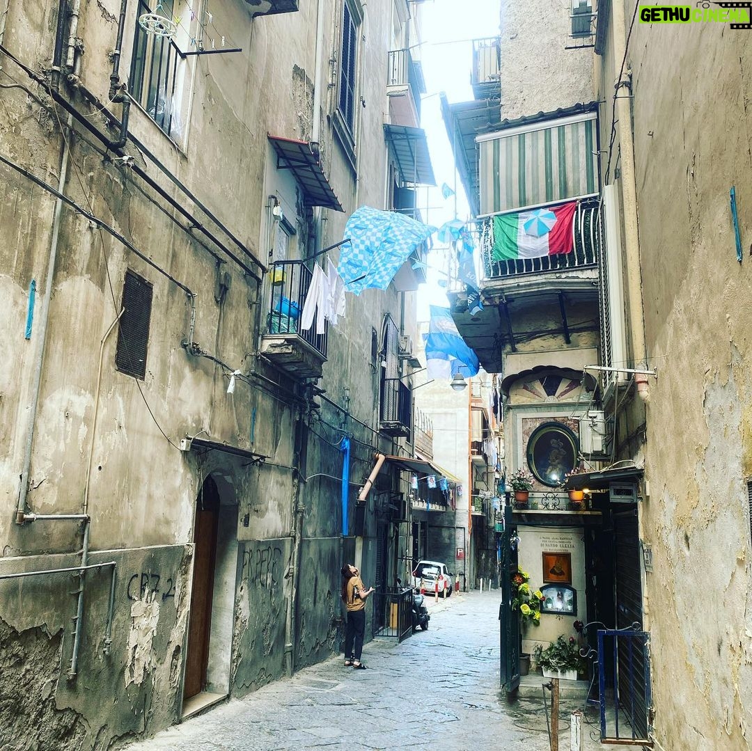Claudia Gusmano Instagram - Vedi Napoli e sorridi ❤️