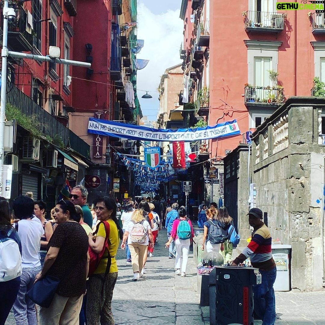 Claudia Gusmano Instagram - Vedi Napoli e sorridi ❤️