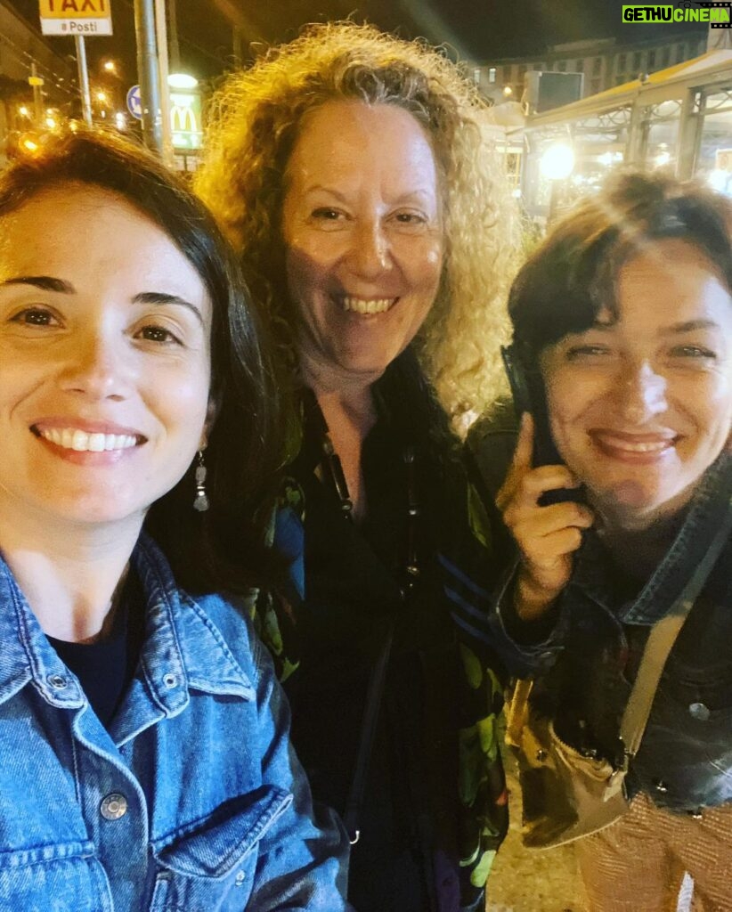 Claudia Gusmano Instagram - Vedi Napoli e sorridi ❤️
