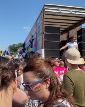 Claudia Gusmano Instagram - L’amore e i diritti  devono essere uguali per tutti! ❤️ è stato bellissimo esserci. #gaypride #roma #famigliearcobaleno