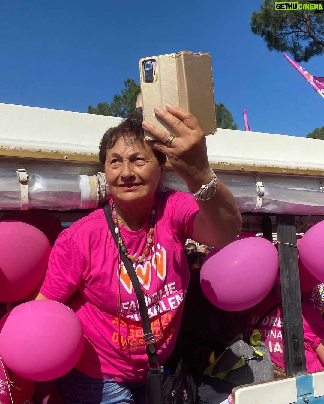 Claudia Gusmano - 895 Likes - L’amore e i diritti devono essere uguali per tutti! ❤️ è stato bellissimo esserci. #gaypride #roma #famigliearcobaleno