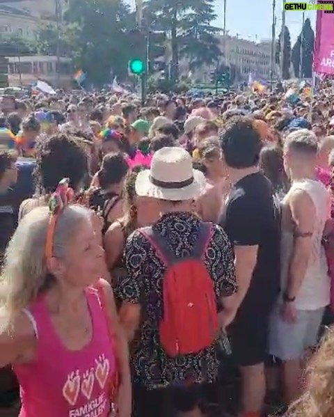 Claudia Gusmano Instagram - L’amore e i diritti devono essere uguali per tutti! ❤️ è stato bellissimo esserci. #gaypride #roma #famigliearcobaleno