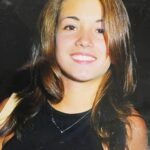 Claudia Gusmano Instagram – Diteglielo che siete importanti, che dovete essere generosi con voi stessi, che amarsi è complicato ma nessuno ti spiegherà mai come si fa. Diteglielo che meritate il tempo e l’amore vero, che meritate di brillare e circondarvi di luce, che potete cantarlo alla vita che volete tutto senza ascoltare chi vi dice che state chiedendo troppo. Diteglielo al ragazzo che c’è dentro di voi che la guerra a cui ti preparano non servirà a niente, che può mollare la presa, riposarsi, che può perdonarsi, che può perdonare, che la vita farà sempre come cazzo gli pare e tu devi solo abbracciarti e dirti che ci sei per te. Tu per te ci sei e sei al sicuro.