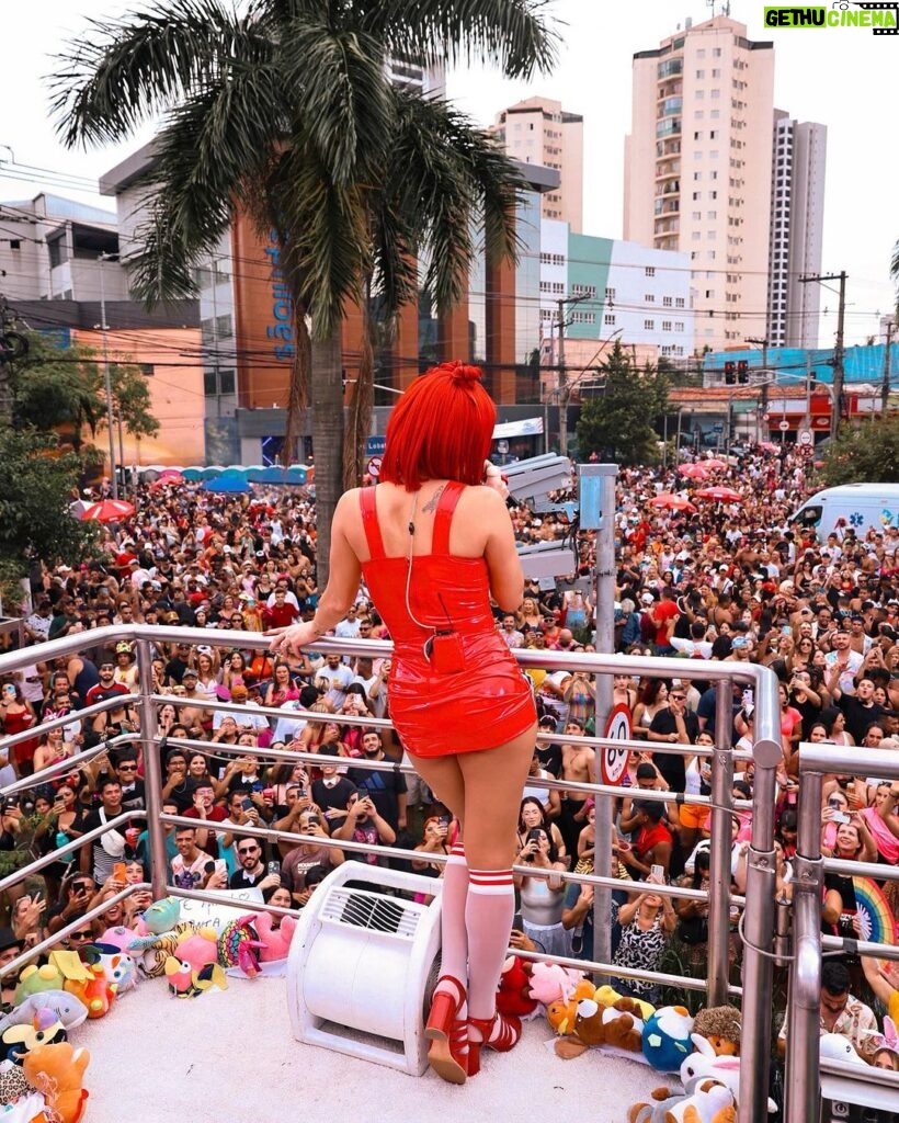 Claudia Leitte Instagram - Quando #OCarnavalDaMinhaVida começar, haverá sinais! #Guarulhos, você PARA SEMPRE! Obrigada mil vezes! Te amo! #BlocoBandaBicha
