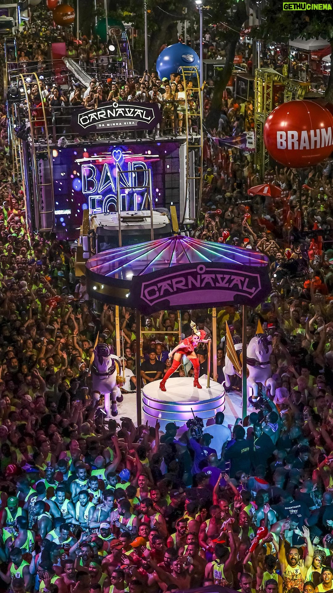 Claudia Leitte Instagram - Eu tenho tanto orgulho de vcs! Tanto! 🥹 Obrigada, bbs! Marca aí nos comentários seus amigos Bolhas 🫧 #OCarnavalDaMinhaVida #Destrava #CarnavalClaudiaLeitte Salvador, Bahia