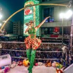 Claudia Leitte Instagram - DE ARREPIAR! Foi uma DELÍCIA a nossa troca de energia no Bloco Largadinho! Deu pra sentir pra por aí? 🍕🧃😋 A gente se encontra na terça-feira pra fechar #OCarnavalDaMinhaVida com chave de ouro, combinado?! São Luís, meu Maranhão, tô chegando! 🎡🎠 #CarnavalClaudiaLeitte #ClaudiaLeitte #Destrava Salvador, Bahia