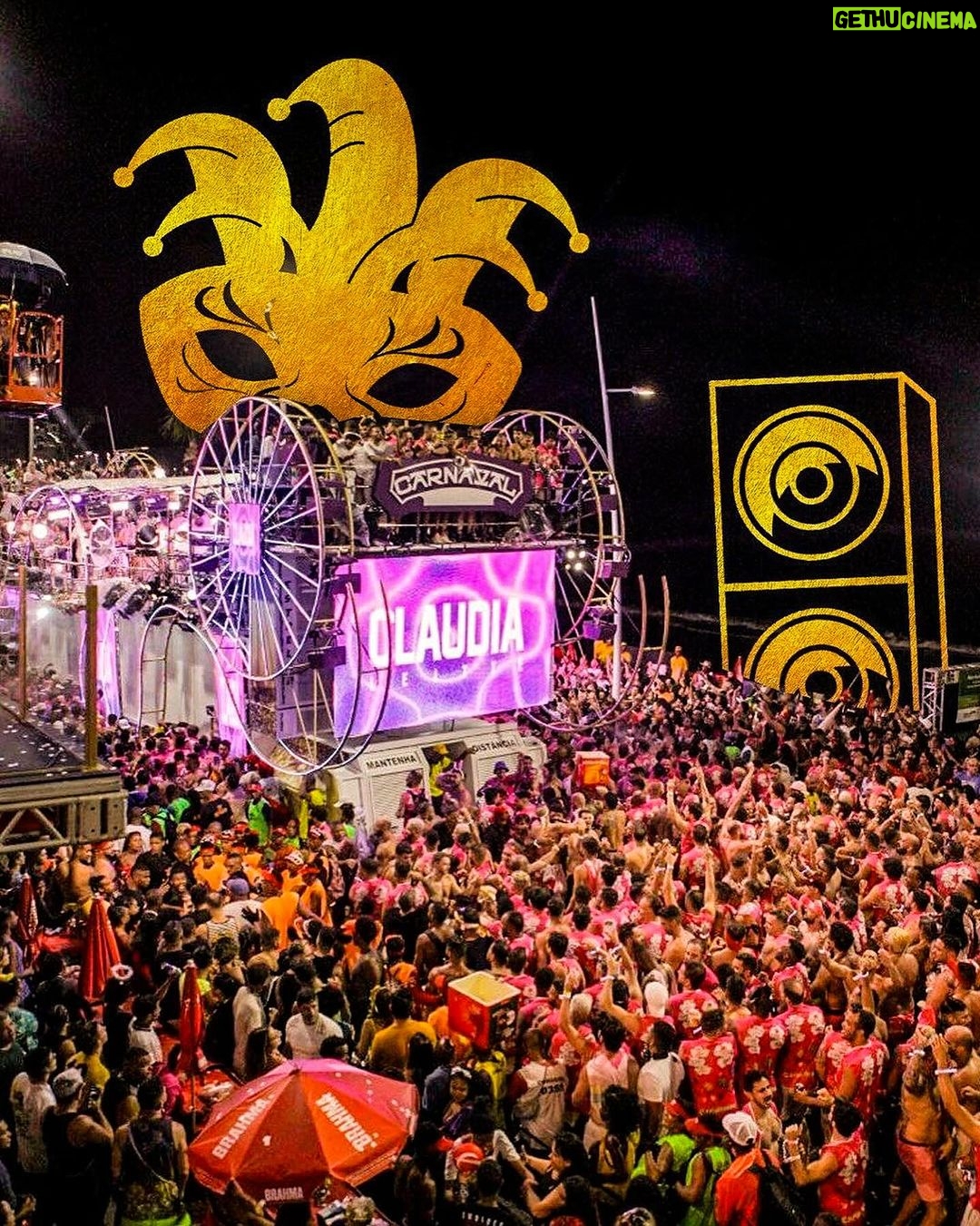 Claudia Leitte Instagram - Deixa eu te bagunçar no #CarnavalDaMinhaVida?! Tô indo ali fazer show, cheia desse “calor” no coração!!!! 🧸🎡🎠😍