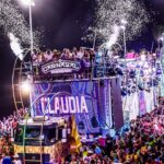 Claudia Leitte Instagram - “Destrava” e “Liquitiqui” ao vivo no #BlocoLargadinho 🍕🧃🎡 #OCarnavalDaMinhaVida #ClaudiaLeitte Salvador, Bahia