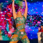 Claudia Leitte Instagram – Deixa eu te bagunçar no #CarnavalDaMinhaVida?! 
Tô indo ali fazer show, cheia desse “calor” no coração!!!! 
🧸🎡🎠😍