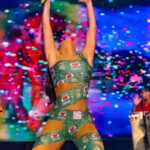 Claudia Leitte Instagram - Deixa eu te bagunçar no #CarnavalDaMinhaVida?! Tô indo ali fazer show, cheia desse “calor” no coração!!!! 🧸🎡🎠😍