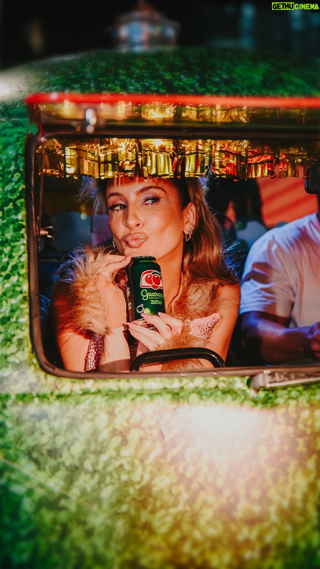 Claudia Leitte Instagram - #CarnavalCoisaNossa é juntar Claudinha com @guaranaantarctica e muita folia! Bora conferir um pouquinho do que rolou sexta-feira?! #carnavaldaminhavida 💚 #embaixadora