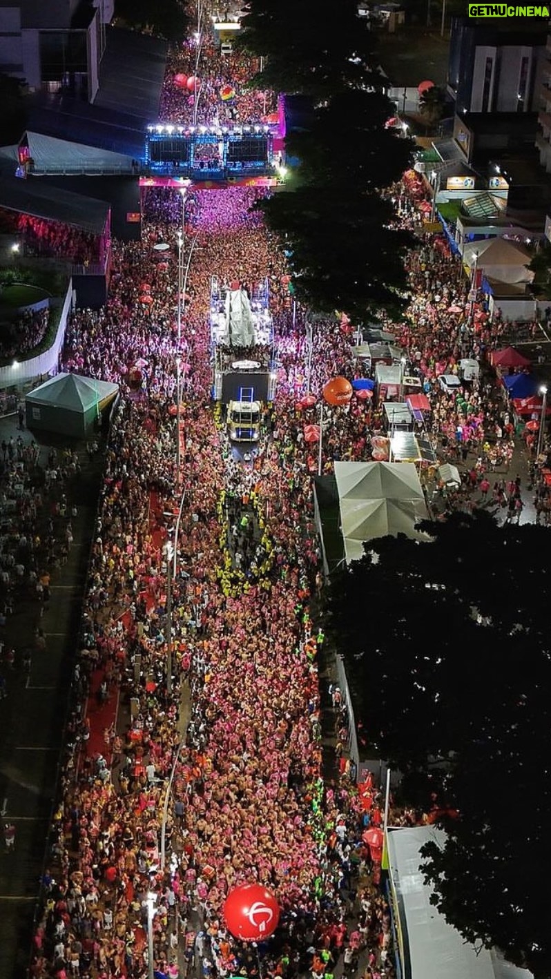 Claudia Leitte Instagram - É coisa nossa fazer uma festa linda assim, cheia de energia né @guaranaantarctica?! Isso é #CarnavalClaudiaLeitte! #ClaudiaLeitte💚#CarnavalCoisaNossa #PuroSucoDoBrasil Salvador, Bahia