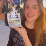 Claudia Leitte Instagram - Muito obrigada pelo carinho e pela confiança em me enviar esse super lançamento, @ccgloficial! A partir de agora, o que não vai faltar na correria do meu dia é o primeiro leite em pó rico em proteínas do Brasil, o único que é leite de verdade! 1⃣ Cada embalagem com 270g rende 9 copos com 12 gramas de proteína em cada copo. 2⃣ É clean label, porque não tem aromas, corantes, lecitina e estabilizantes. Sem aditivos! 3⃣ É livre de gorduras totais e saturadas. Tudo isso com muito sabor. Tá bom pra vocês? Quem aí está ansioso para provar? ⚡💪🥛