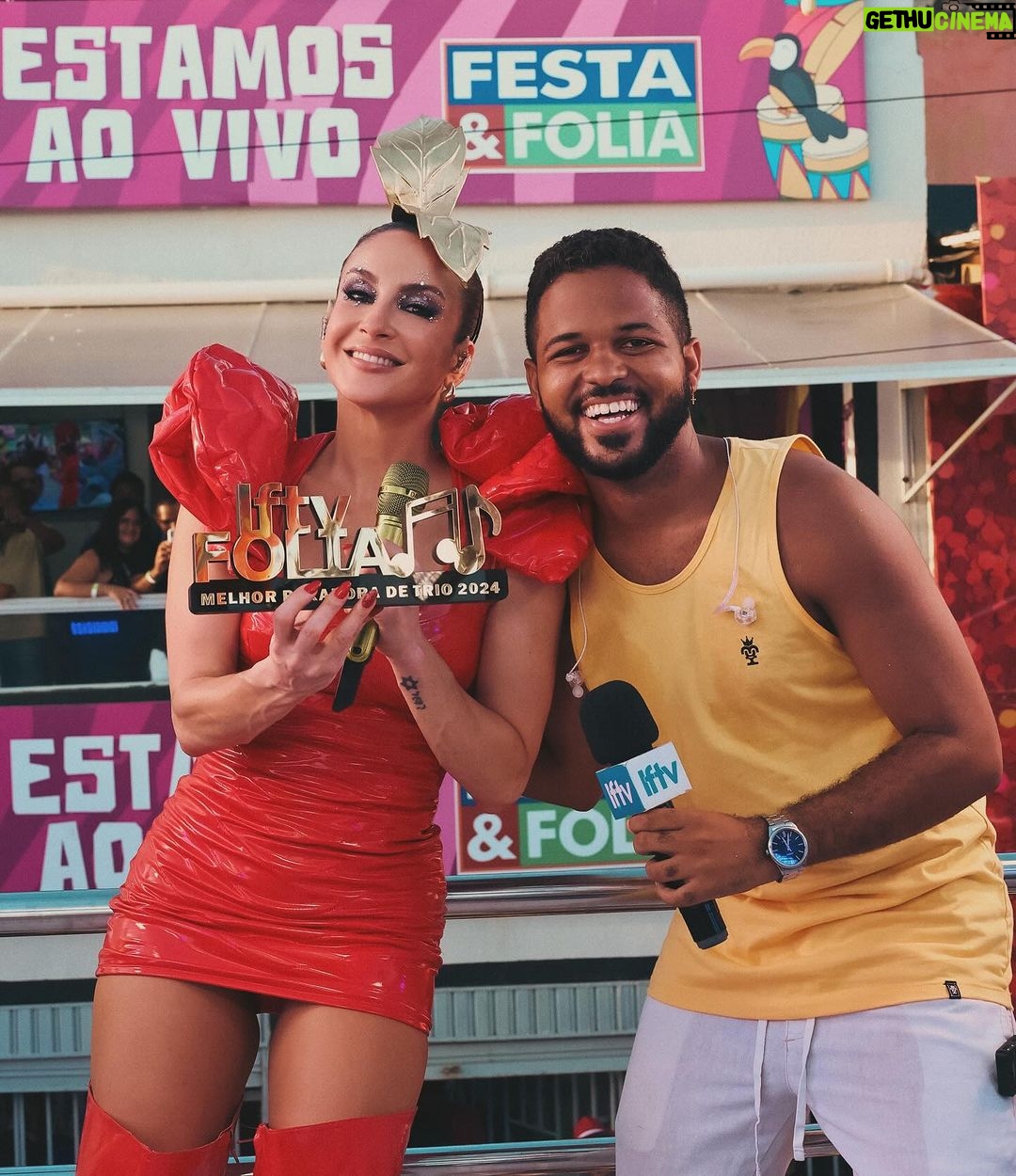 Claudia Leitte Instagram - Sou extremamente grata a tudo isso! Ganhamos tantos trofĂ©us!!! đ€© Quando a gente sabe quem Ă© e estĂĄ cercado pelas pessoas mais incrĂveis, grandes coisas podem acontecer! Ganhamos 2 trofĂ©us de melhor cantora do carnaval, melhor bloco frendly e melhor puxadora de trio, mas sabem o que me preenche antes de qualquer coisa? Ver a galera do Largadinho reluzente por conta desse bloco que entrega experiĂȘncia, excelĂȘncia, respeito e que NĂO PARA NEM POR UM SEGUNDO! A gente leva a diversĂŁo de vocĂȘs muito a sĂ©rio! Obrigada, meu Bloco! Obrigada! Obrigada! E aguardem, pq o nosso parque de diversĂ”es vai alĂ©m de uma temporada! đđ€« #OCarnavalDaMinhaVida #CarnavalClaudiaLeitte #Destrava Salvador, Bahia